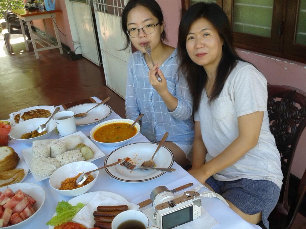 Luxman Guest House โปลอนนารูวา ภายนอก รูปภาพ