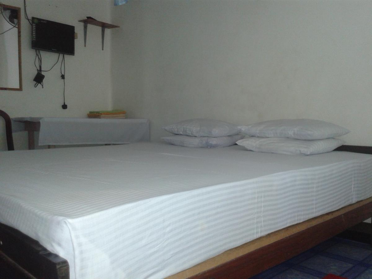 Luxman Guest House โปลอนนารูวา ภายนอก รูปภาพ